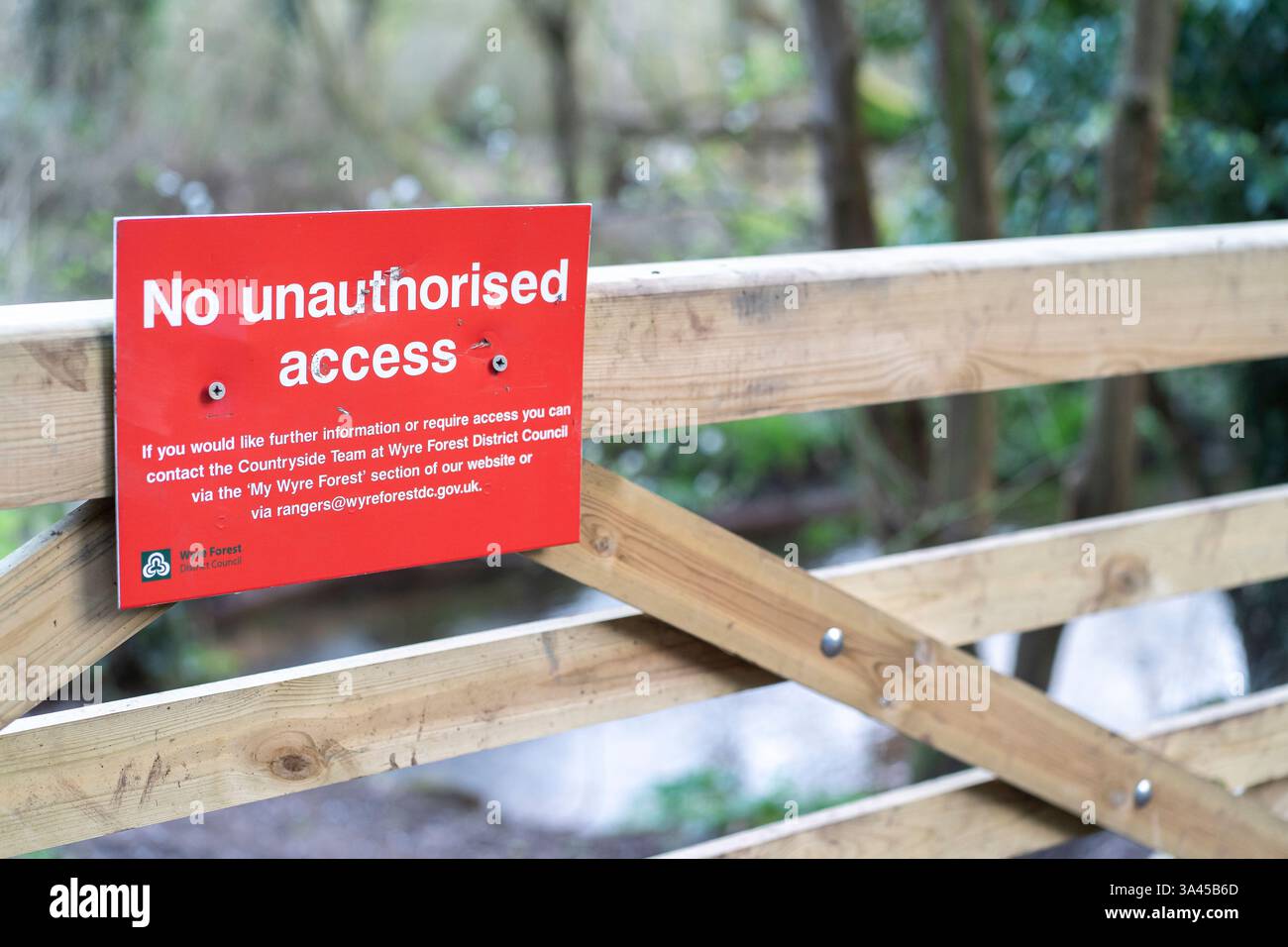 No unauthorised access sign on a wooden gate in UK countryside. Stock Photo