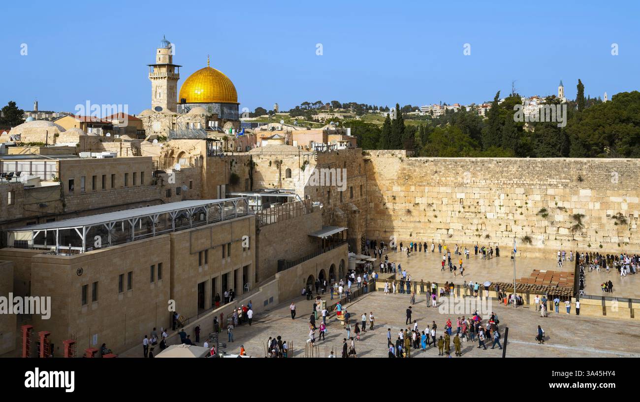 Western Wall and the Temple Mount in Jerusalem Stock Photo - Alamy