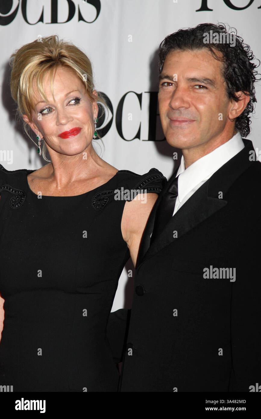 Antonio Banderas Says He \u0026 Ex-Wife Melanie Griffith are 'Good Friends', image size:866x1390