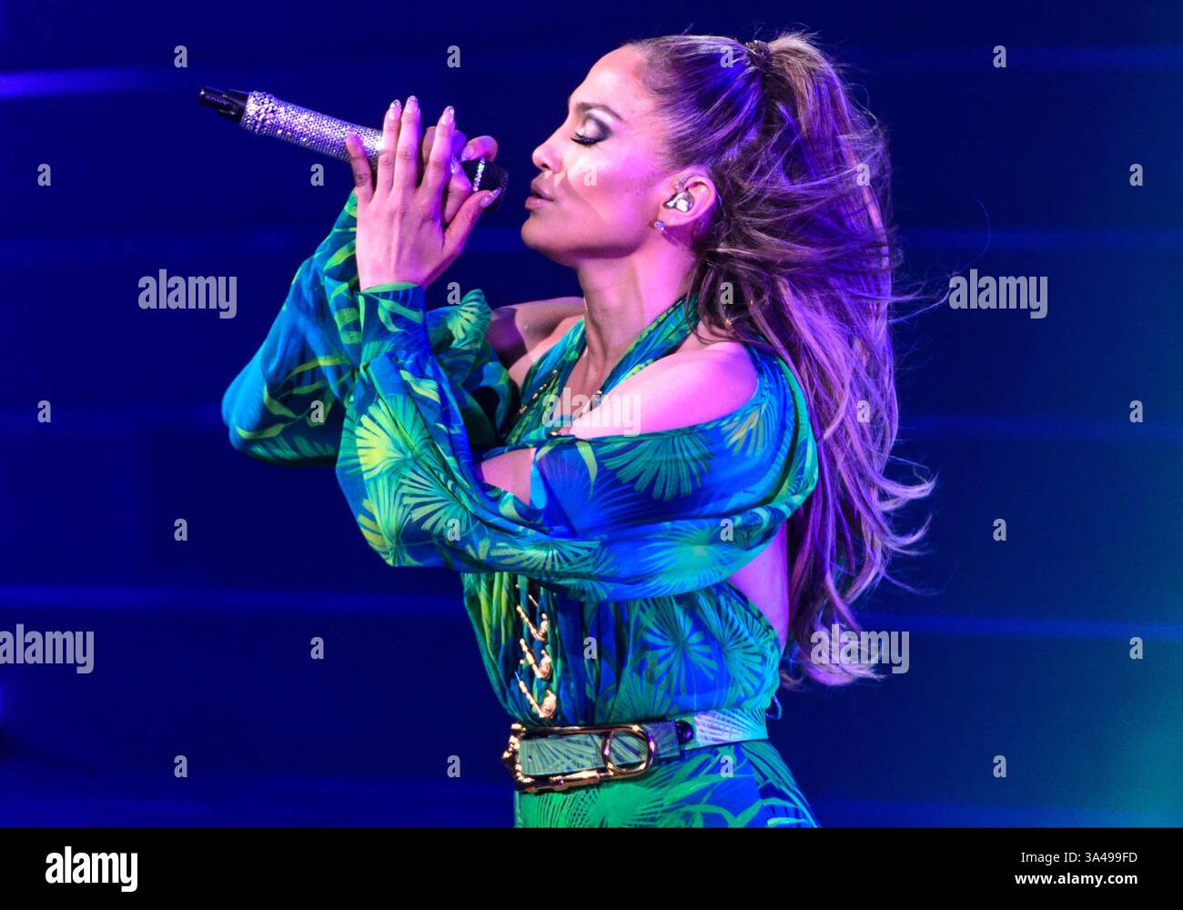 Jennifer lopez 2014 hi-res stock photography and images - Alamy