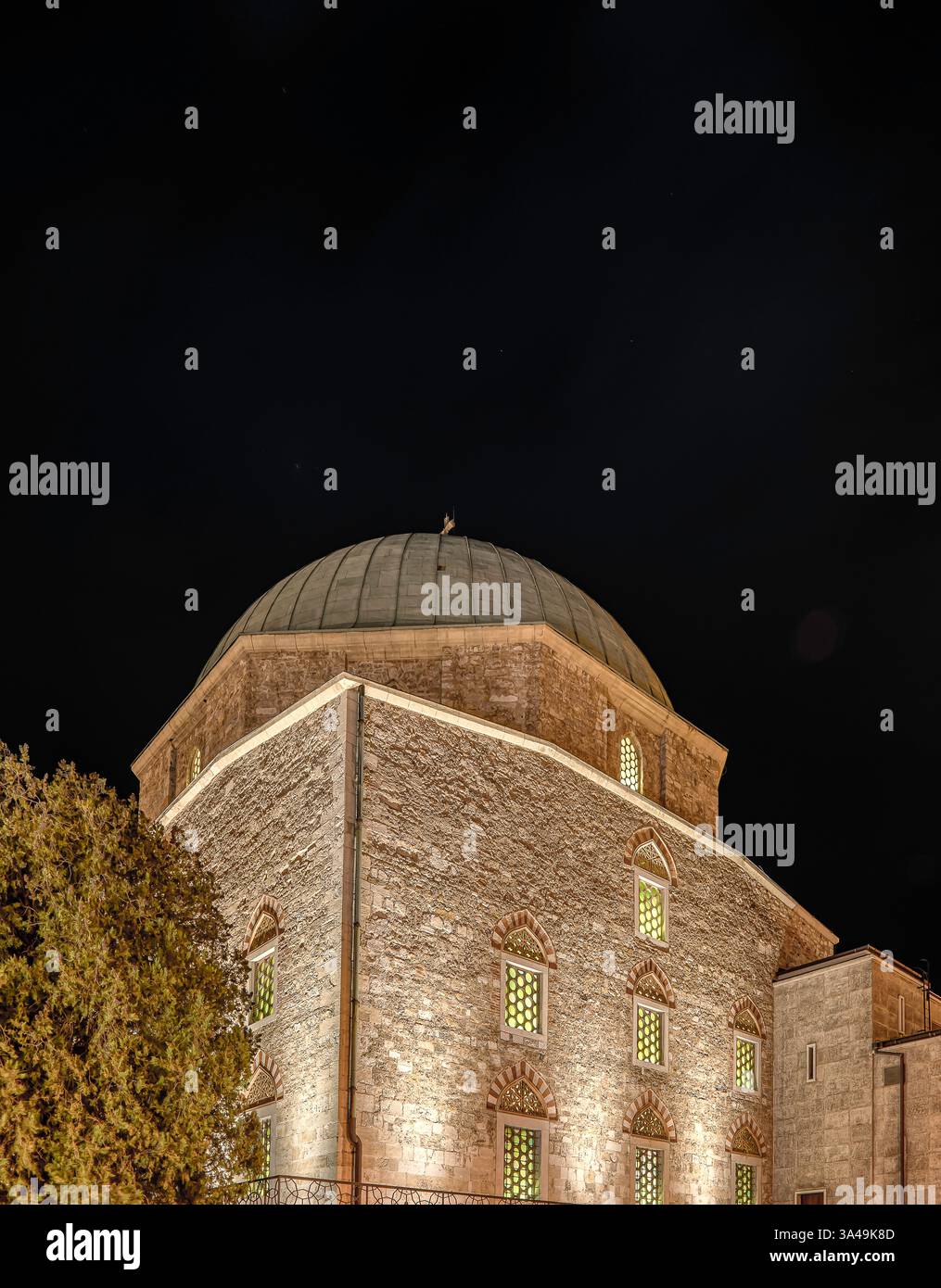 Night photo at Jakovali Hassan Mosque and Széchenyi square, Pecs, Hungary, March 13, 2025 Stock Photo