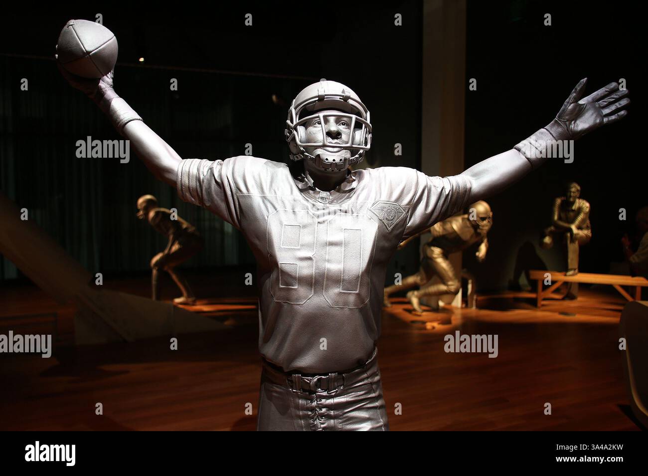 Jerry Rice Hall Of Fame Statue