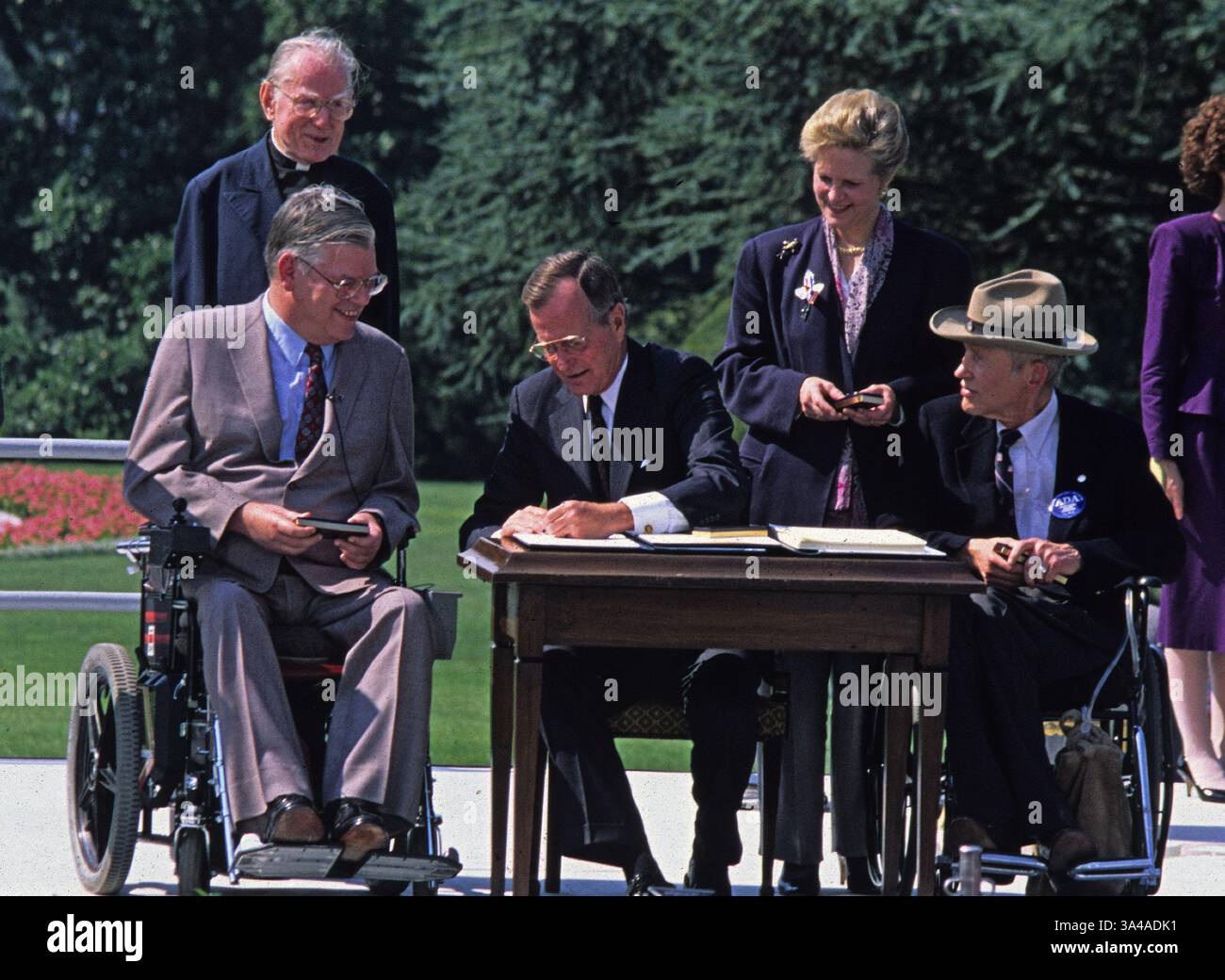 Bush W/sign Bush signs law 1990 hi-res stock photography and images - Alamy