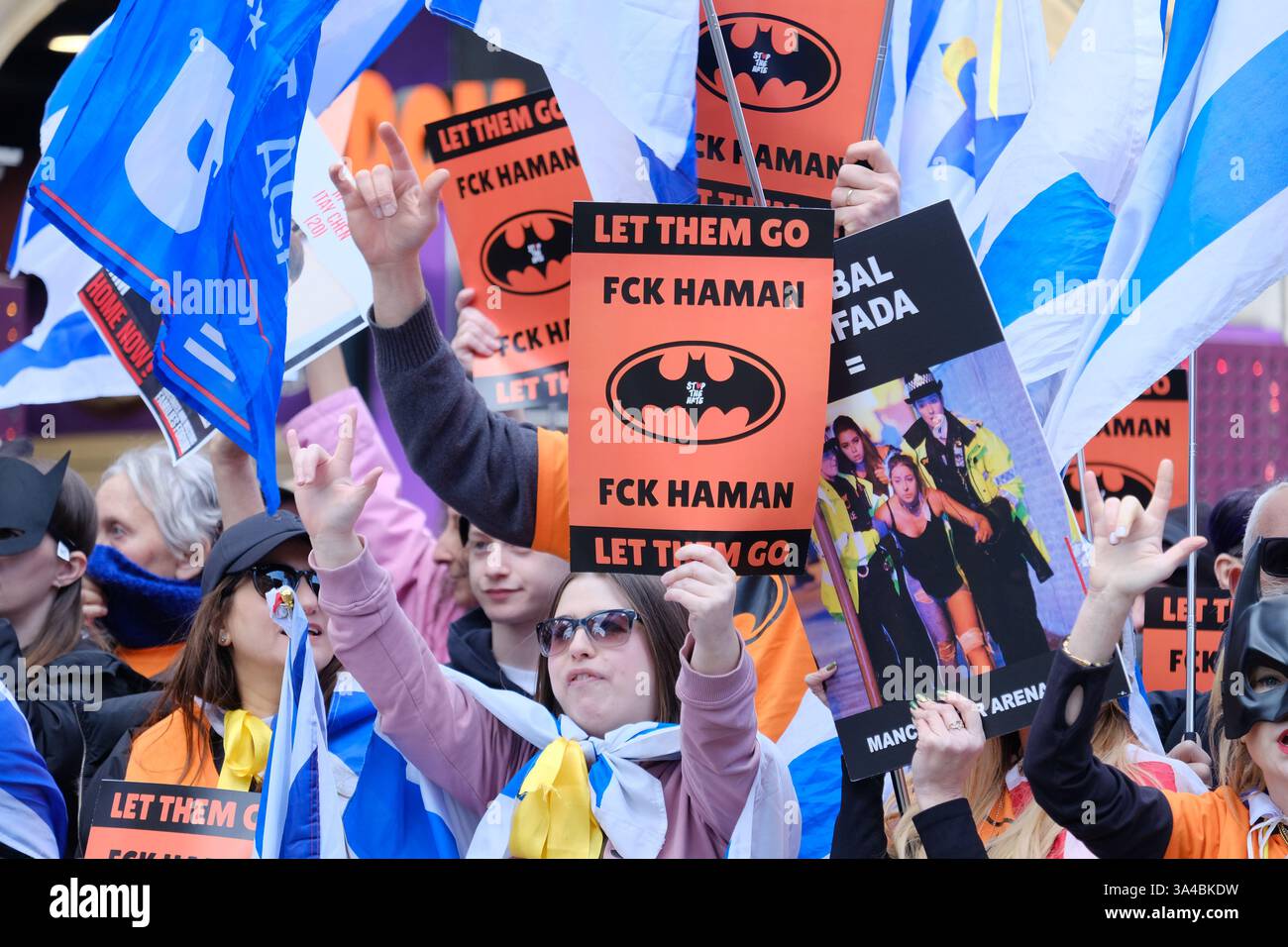 Pro Mask Sign March A pro-Israel counter-protest takes place along the route of the ...