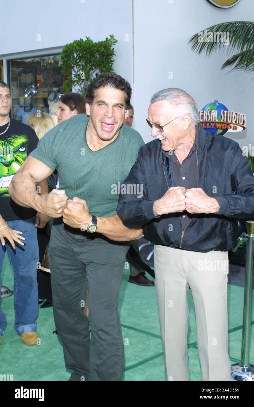 Lee ferrigno hulk hi-res stock photography and images - Alamy