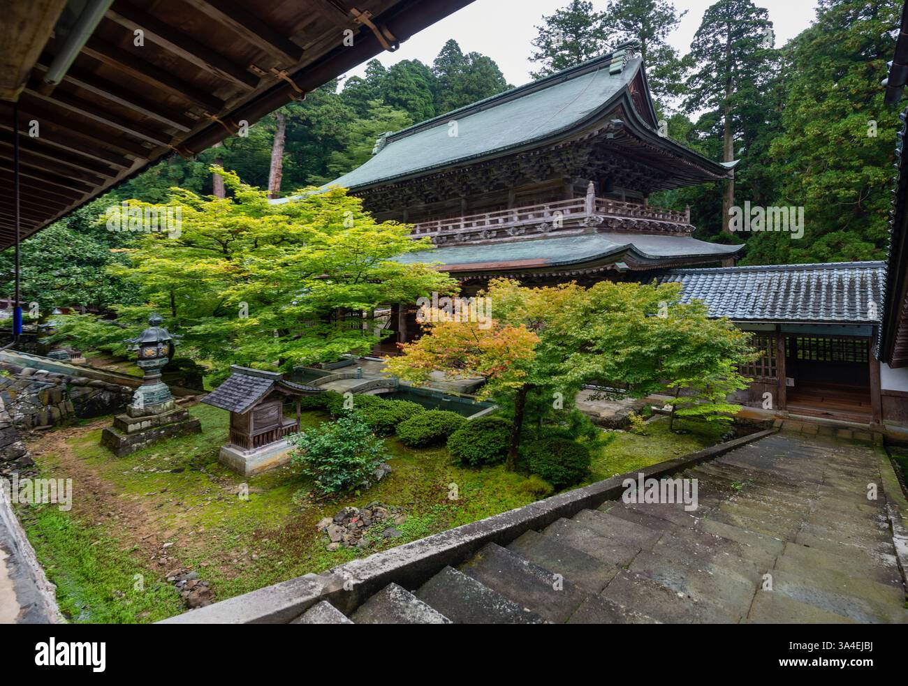 Sanmon gate hi-res stock photography and images - Alamy