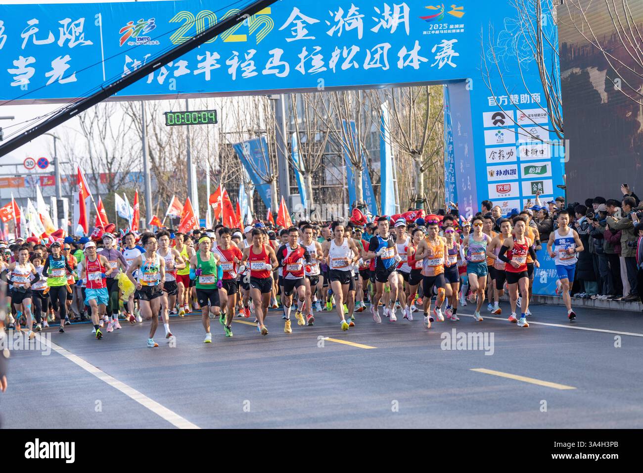 The 2025 Zhejiang Half Marathon kicks off in Jinhua City, east China's ...