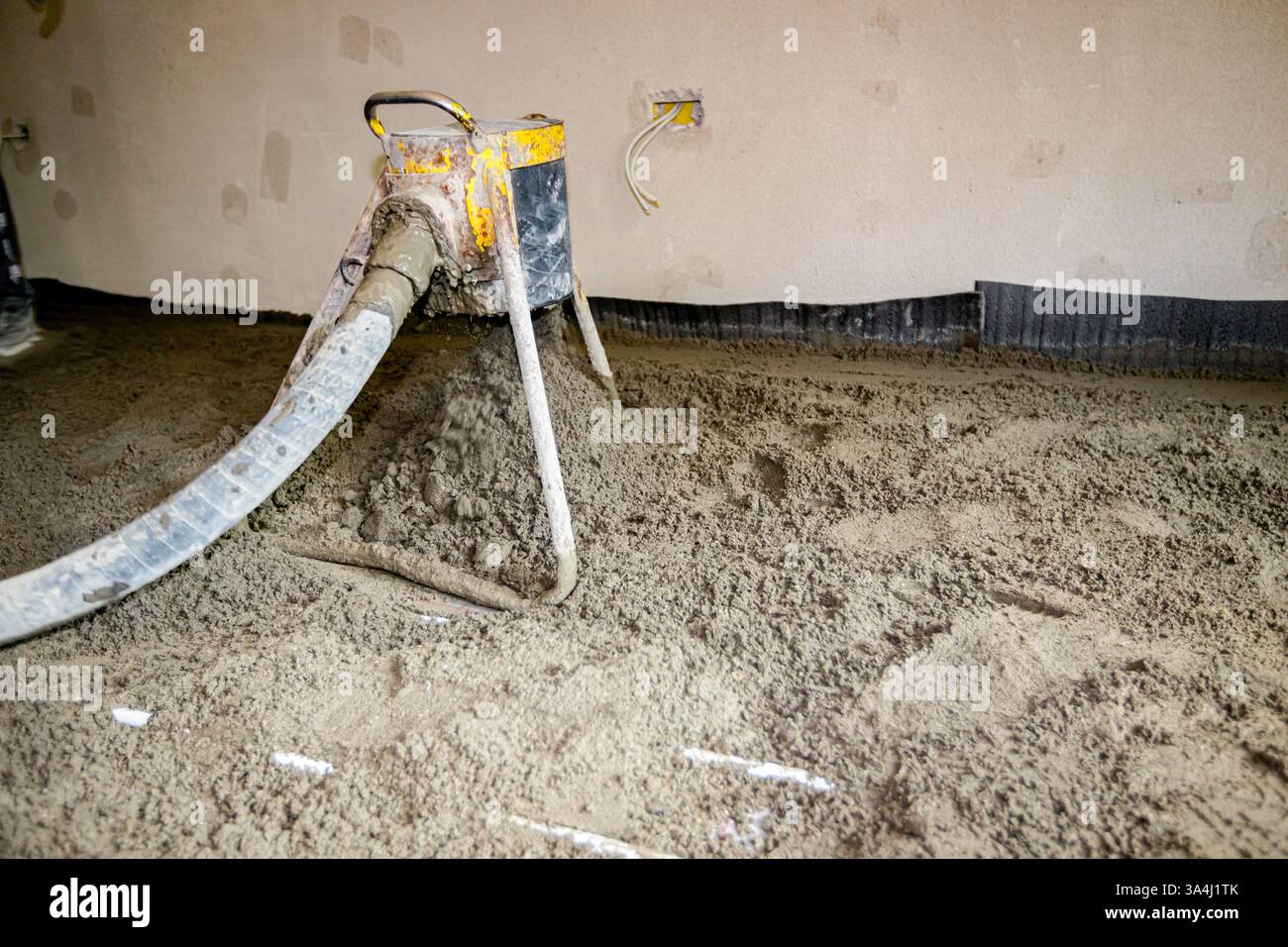 Pump machine throws out mixture of cement and sand, semi-dry floor ...