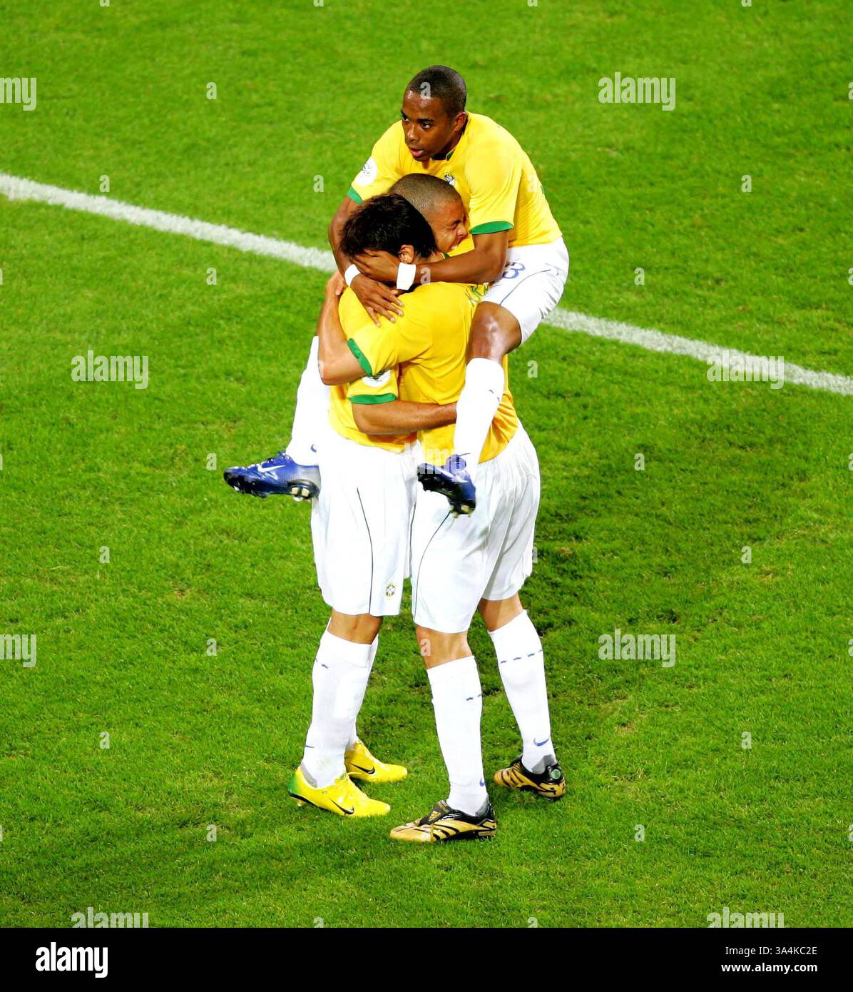 Arobi R Kaka Ronaldo brazil world cup celebrate hi-res stock photography and images ...