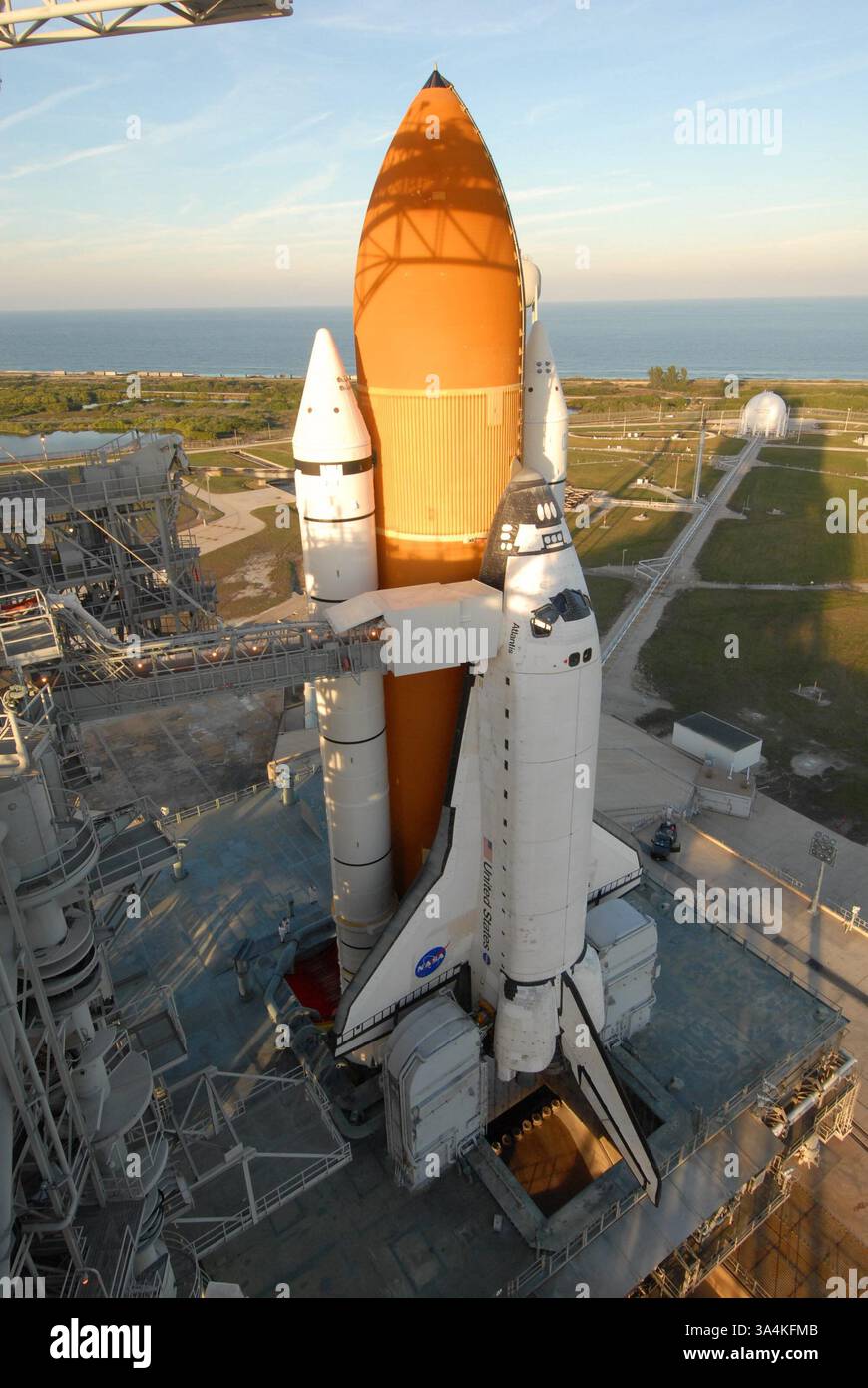 ESA - Space for Kids - Los astronautas de la ESA ya están preparados para  instalar el Columbus, image size:870x1390