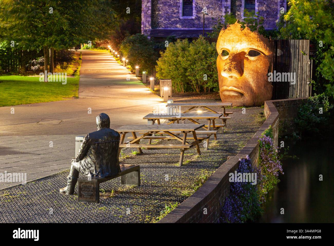 Bulkhead and Dave Lee statues in the evening. Stock Photo