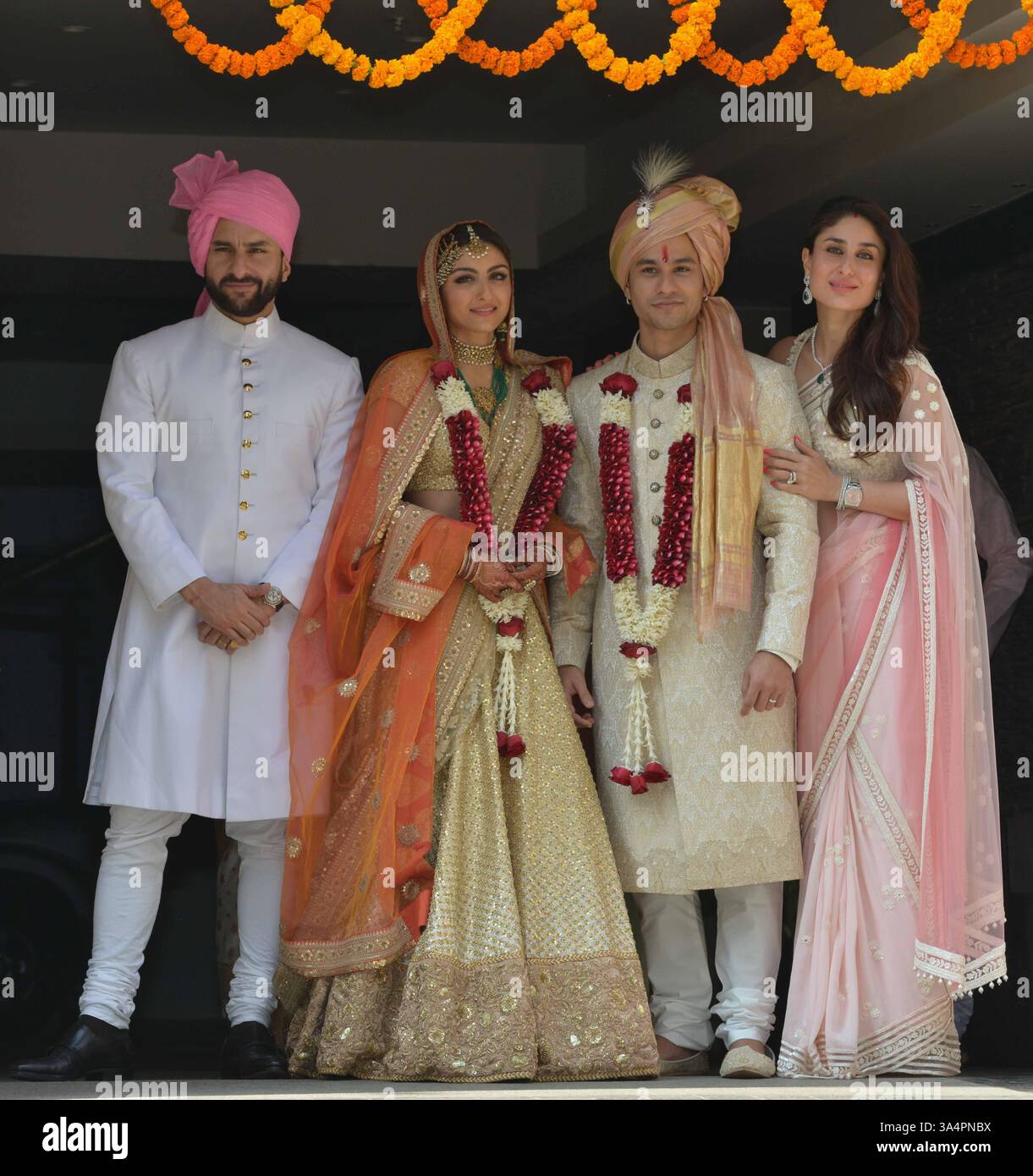 MUMBAI, INDIA â€“ JANUARY 25: Saif Ali Khan and Kareena Kapoor with newly  wedded couple Soha Ali Khan and Kunal Khemu in Mumbai.(Photo by Milind  Shelte/India Today Group) *** Local Caption ***, image size:1221x1390