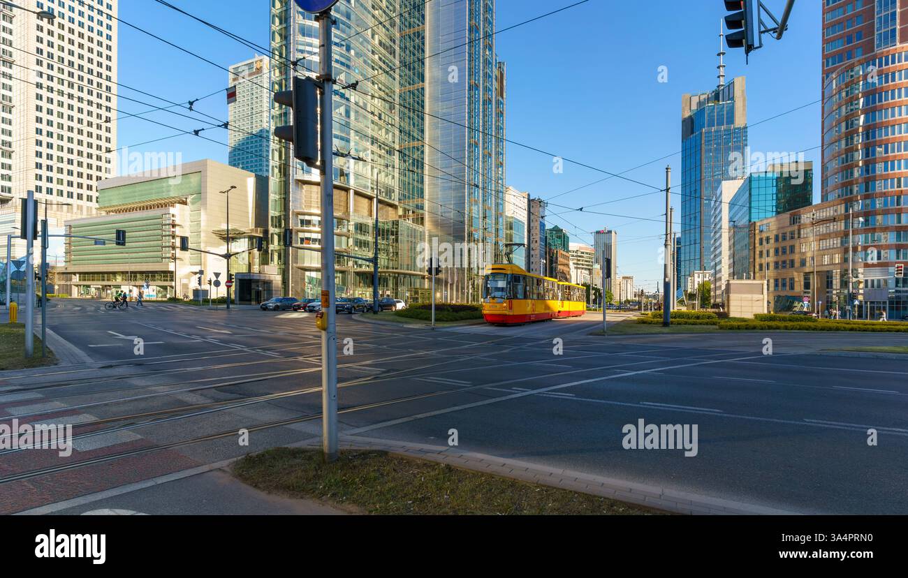 Street Rondo Onz Busy onz roundabout hi-res stock photography and images - Alamy