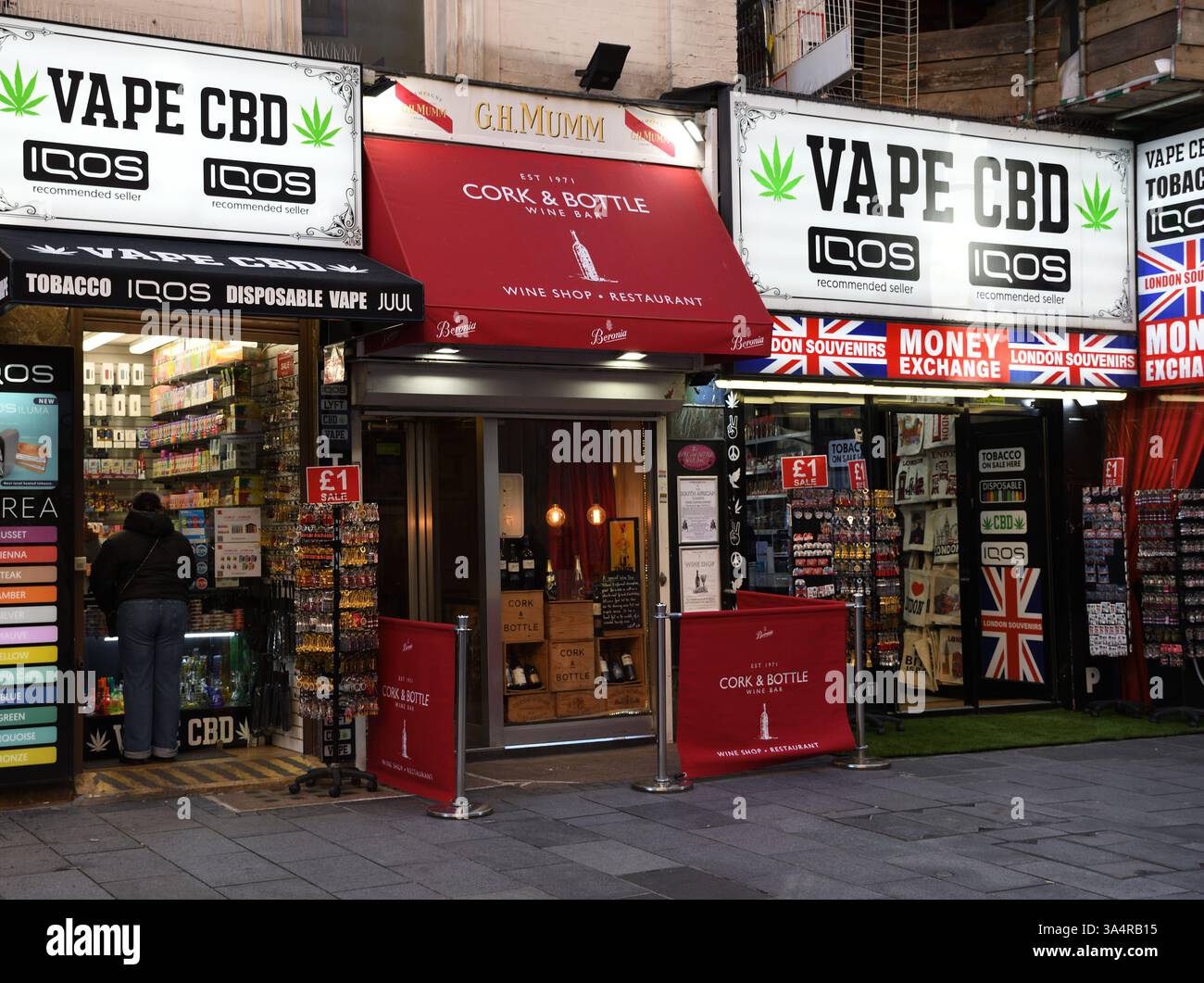 elfbar nachfüll pod läuft aus Tobacco products shop hi-res stock photography and images