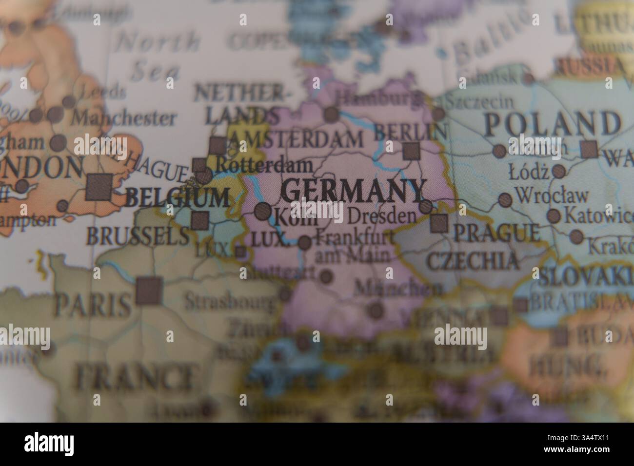 World map with capital cities hi-res stock photography and images - Alamy