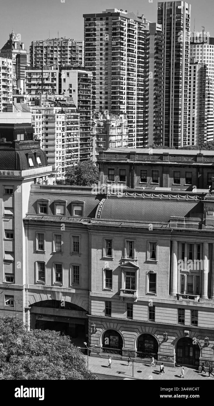 Buenos Aires, 19.03.2025: View of San Martin square and panoramic views from Monumental Tower at Retiro neighboor (Néstor J. Beremblum / Alamy) - Smartphone Captured Stock Image