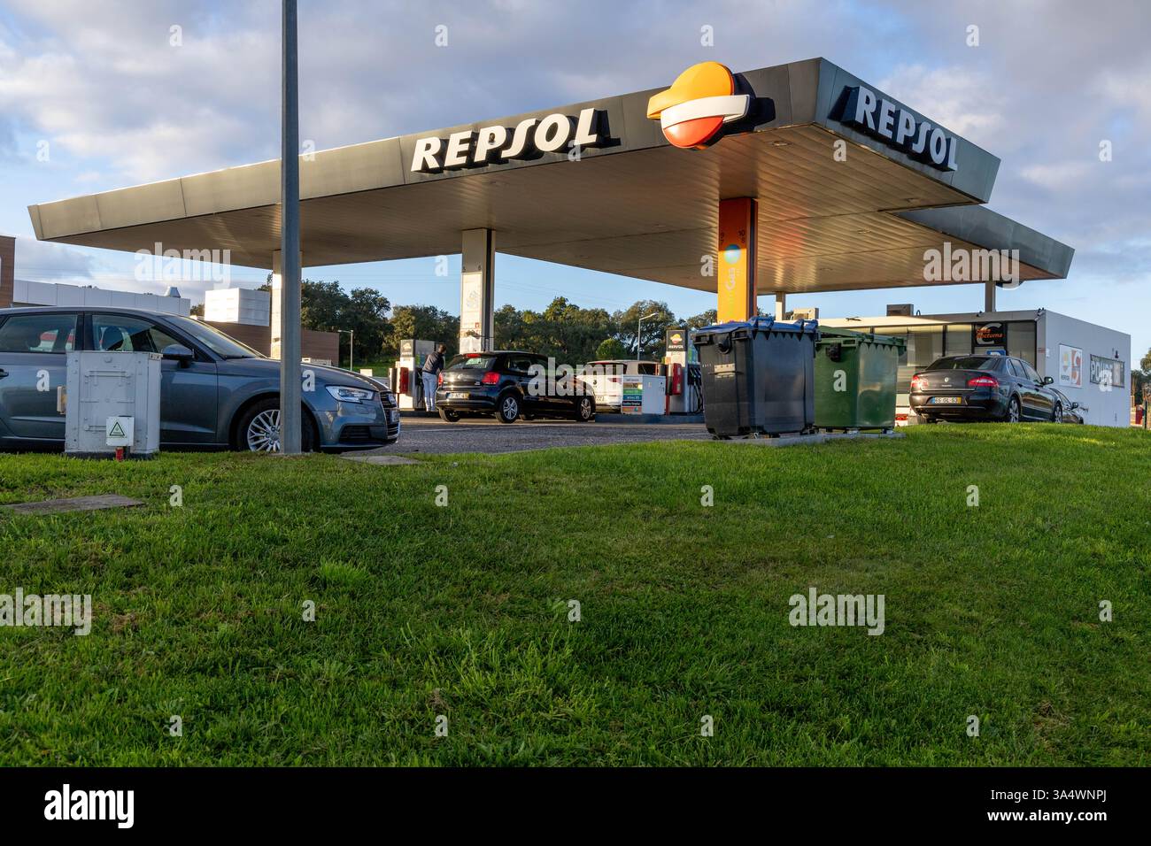 Repsol Signs Retail transition hi-res stock photography and images - Alamy