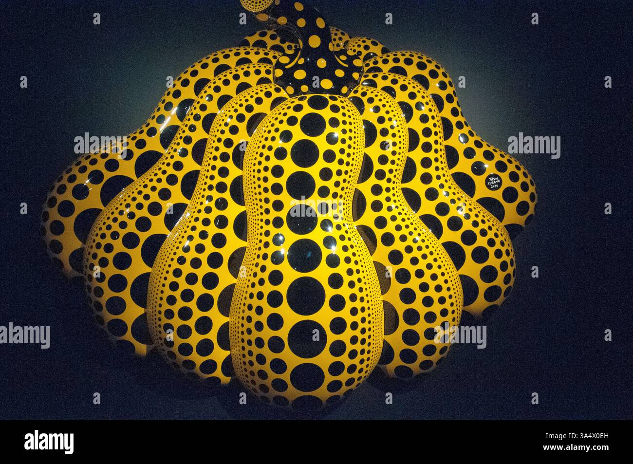 Dancing Pumpkin. Japanese artist Yayoi Kusama retrospective exhibition at the National Gallery of Victoria, Melbourne, 2025 Stock Photo