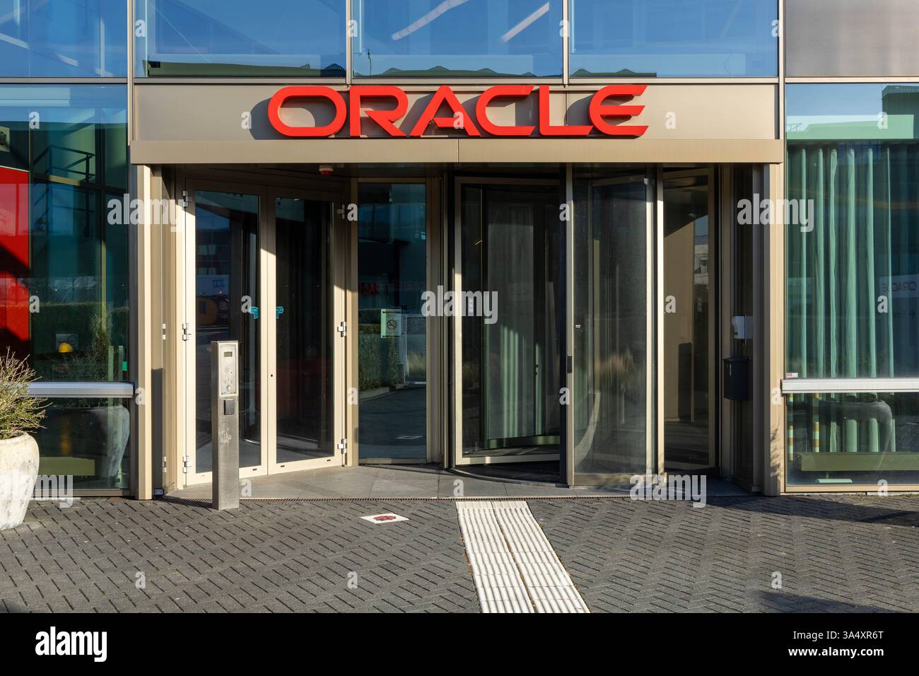 Oracle corporation logo hi-res stock photography and images - Alamy