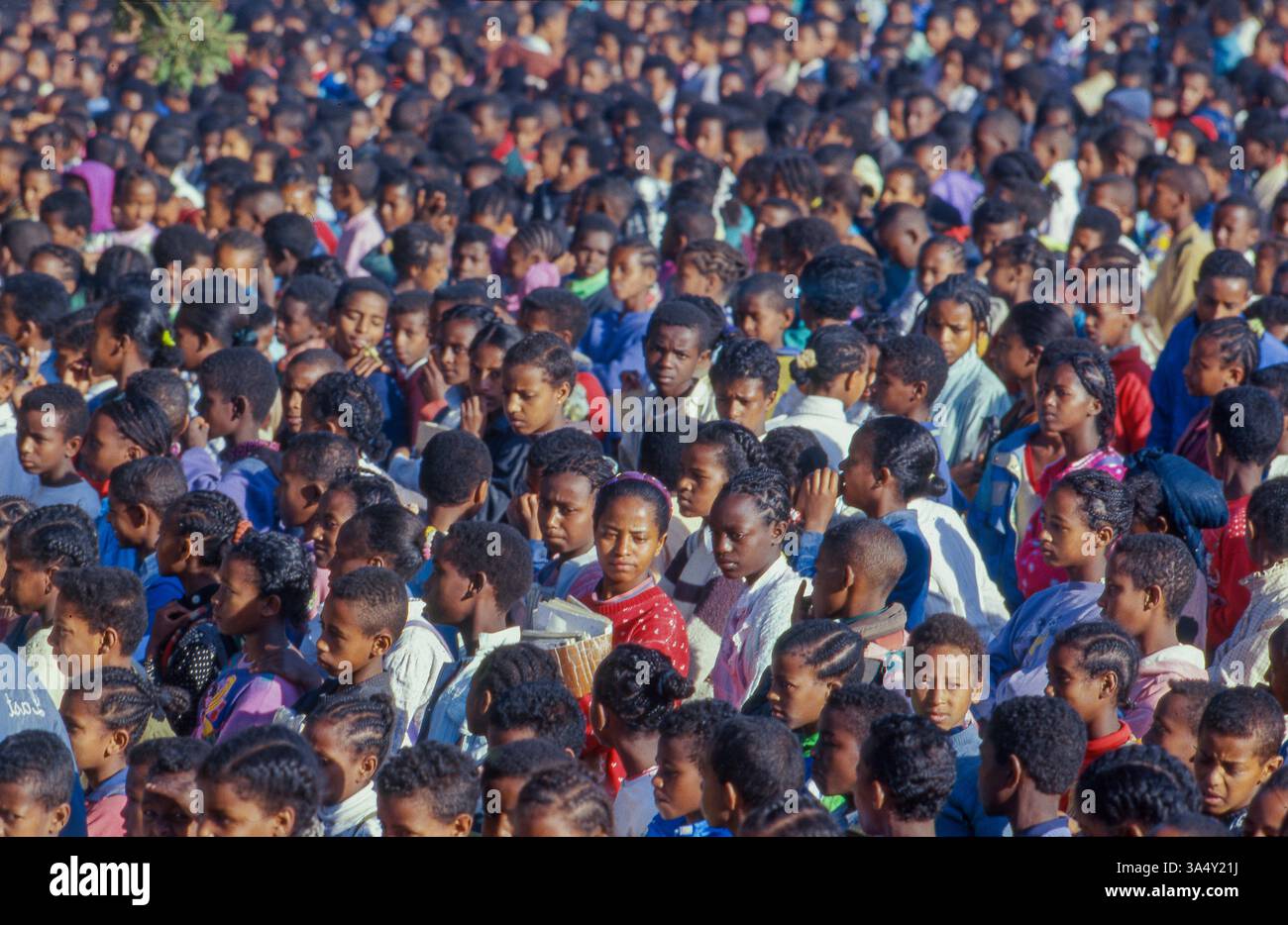Overpopulation crowd hi-res stock photography and images - Alamy