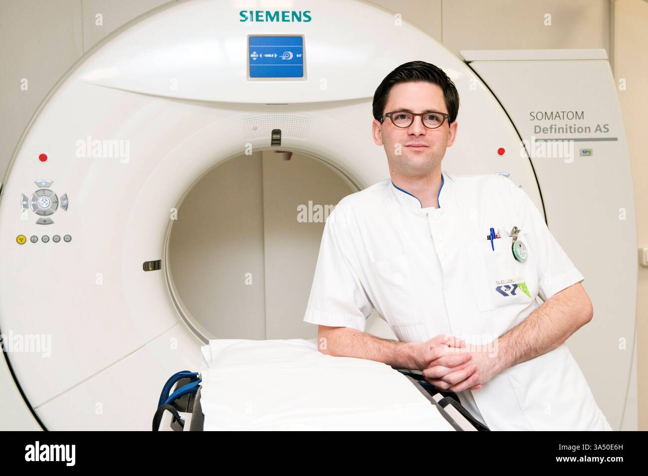 Igt Rontgen Scanner Medizinische scanner hi-res stock photography and images - Alamy