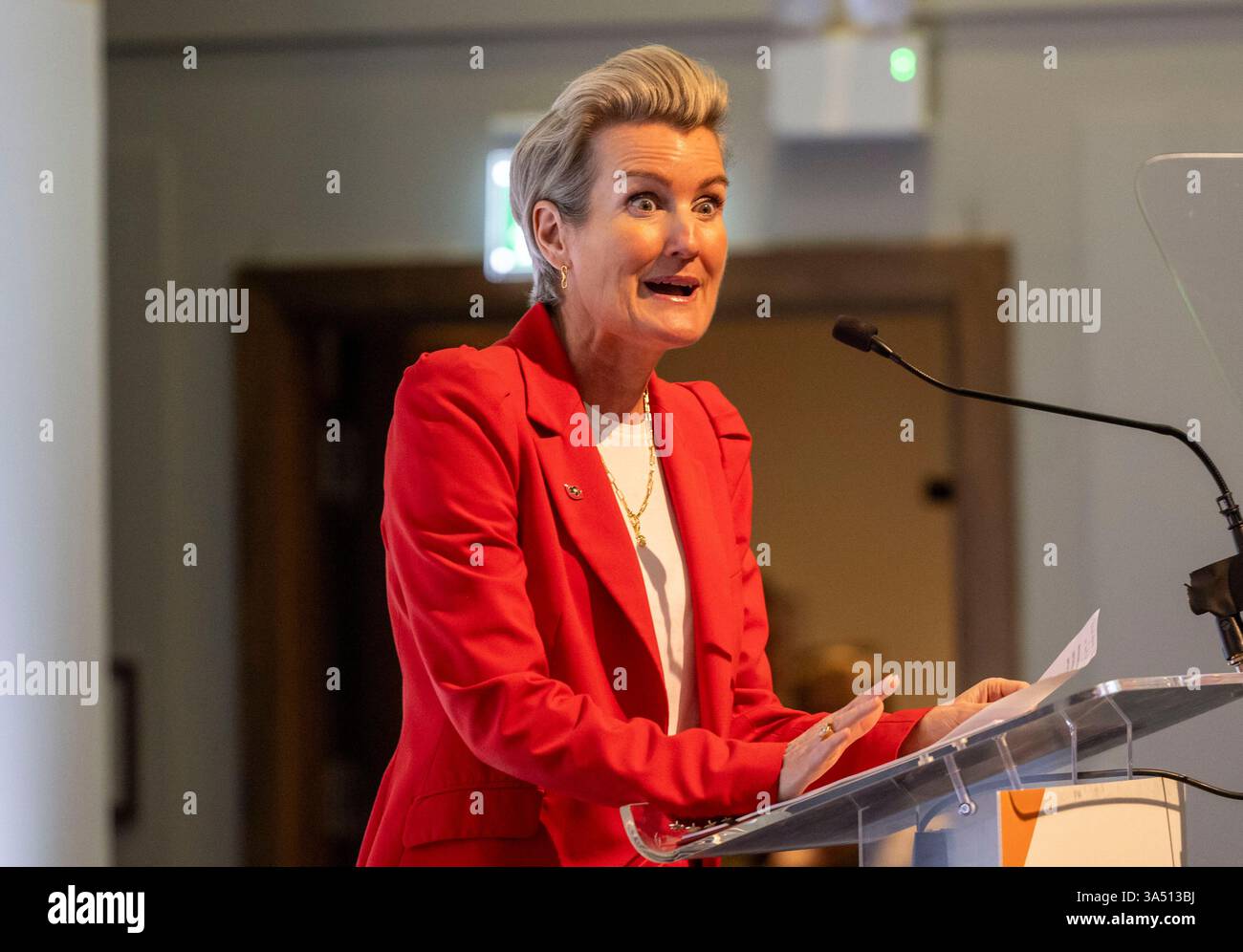 Shevaun haviland speaking hi-res stock photography and images - Alamy