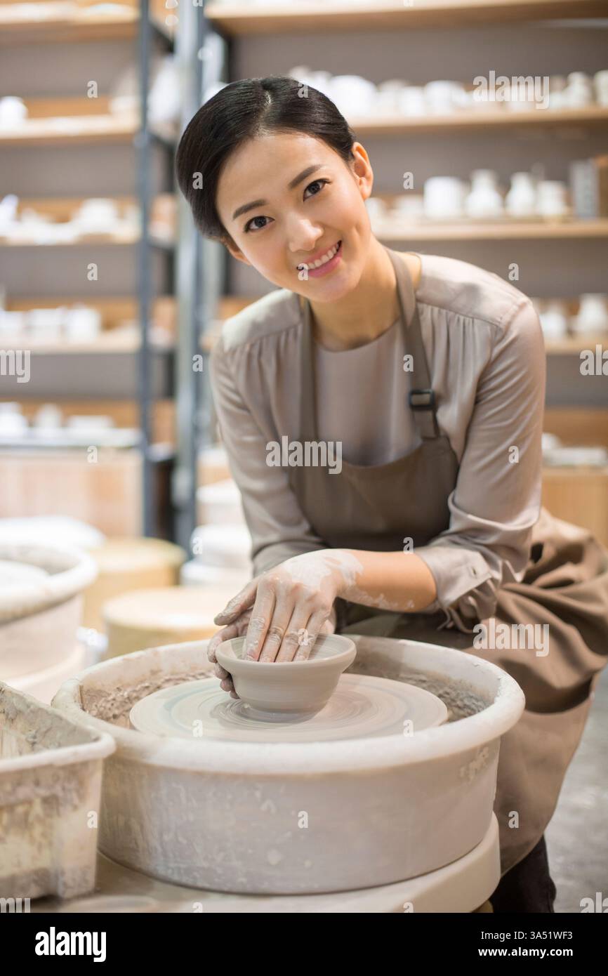 Chinese female molding pot hi-res stock photography and images - Alamy