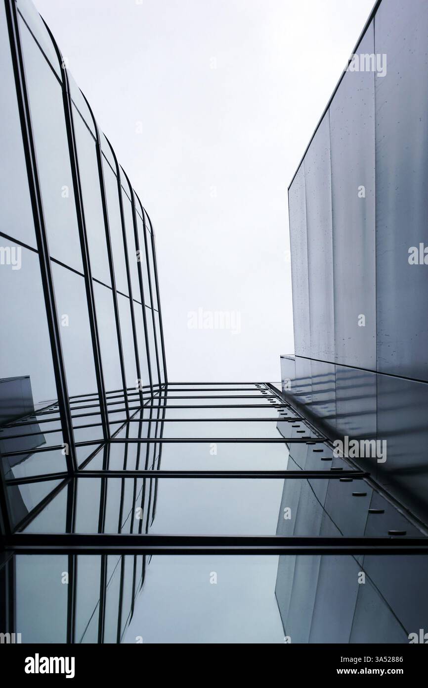 Modern styles of architecture hi-res stock photography and images - Alamy