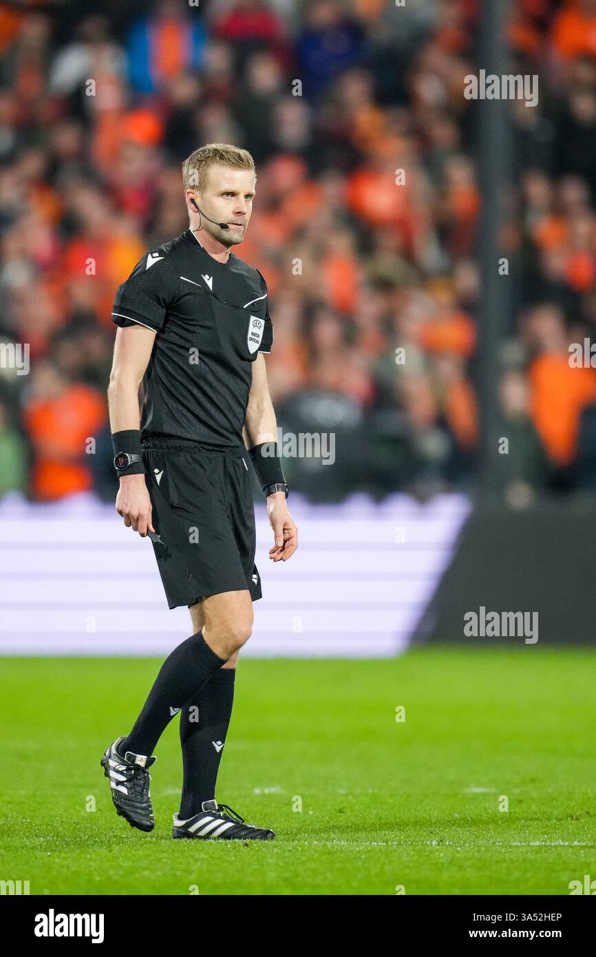 Rotterdam, The Netherlands. 20th Mar, 2025. Rotterdam - Referee Glenn Nyberg during the first leg of the quarter final of the Nations League 2024/2025. The match is set between The Netherlands and Spain at Stadion Feijenoord De Kuip on 20 March 2025 in Rotterdam, The Netherlands. Credit: box to box pictures/Alamy Live News Stock Photo