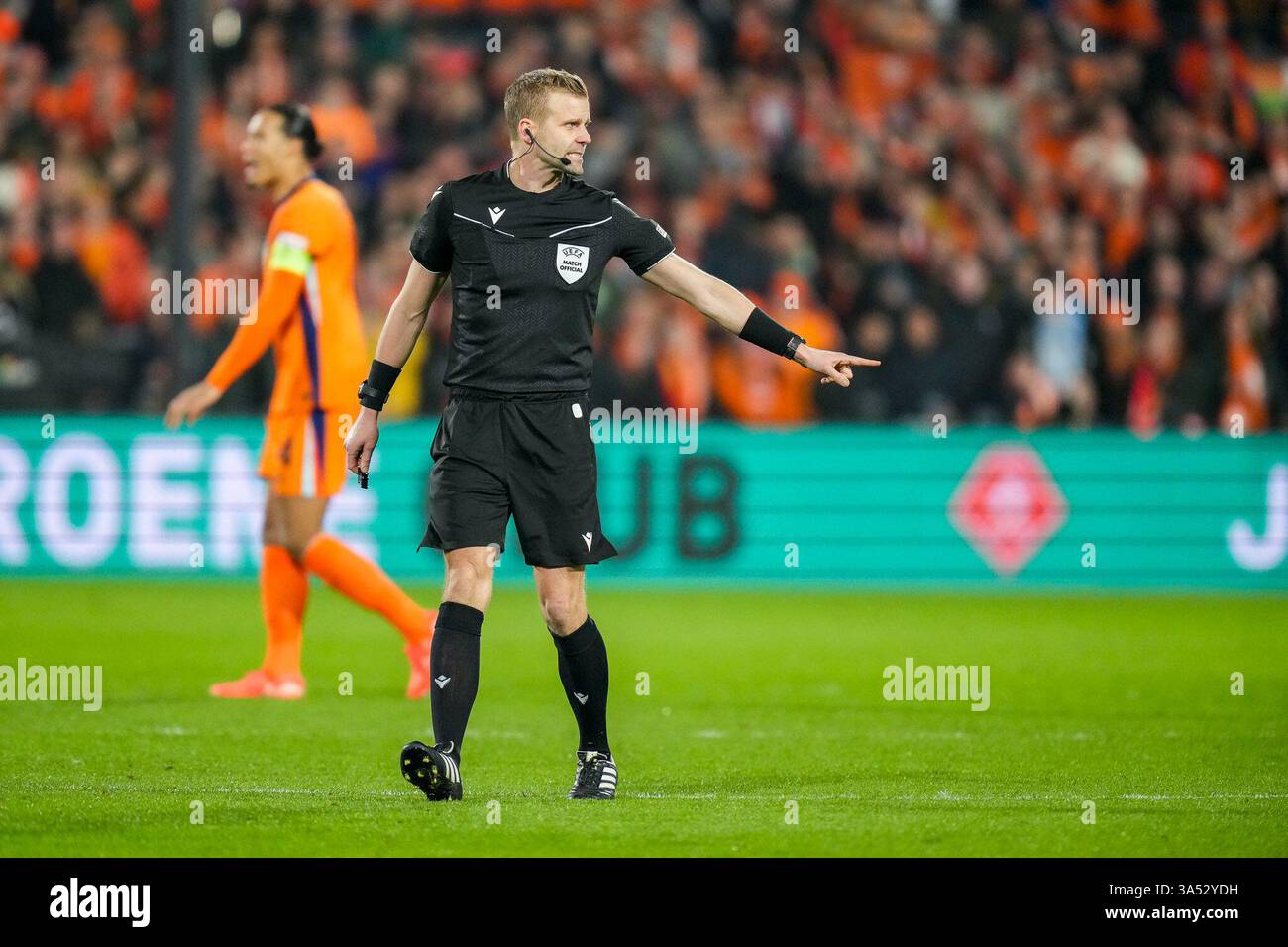 Rotterdam, The Netherlands. 20th Mar, 2025. Rotterdam - referee Glenn Nyberg during the first leg of the quarter final of the Nations League 2024/2025. The match is set between The Netherlands and Spain at Stadion Feijenoord De Kuip on 20 March 2025 in Rotterdam, The Netherlands. Credit: box to box pictures/Alamy Live News Stock Photo
