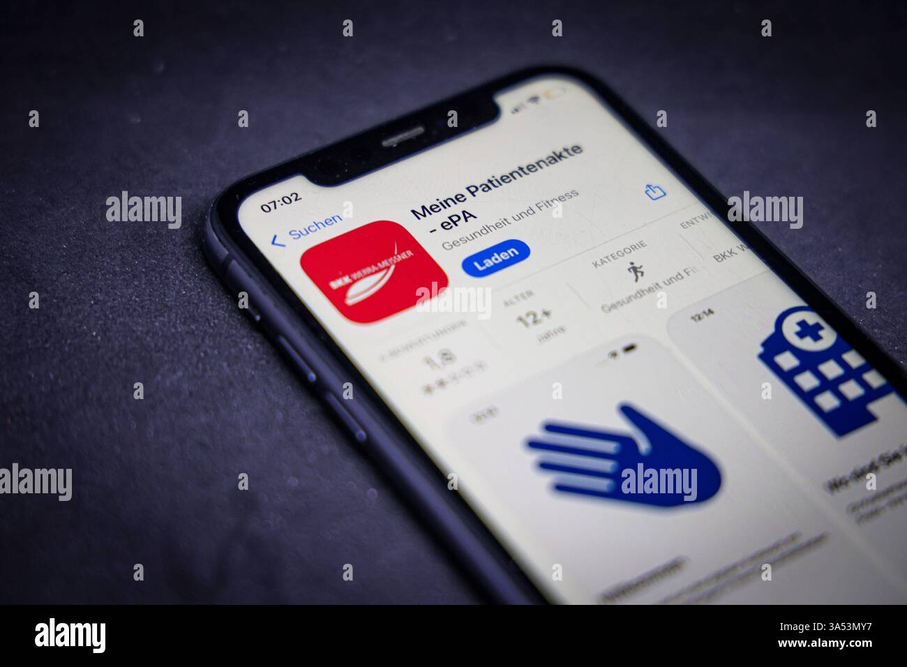 Apple App Store auf einem iPhone. ePA elektronische Patientenakte ...