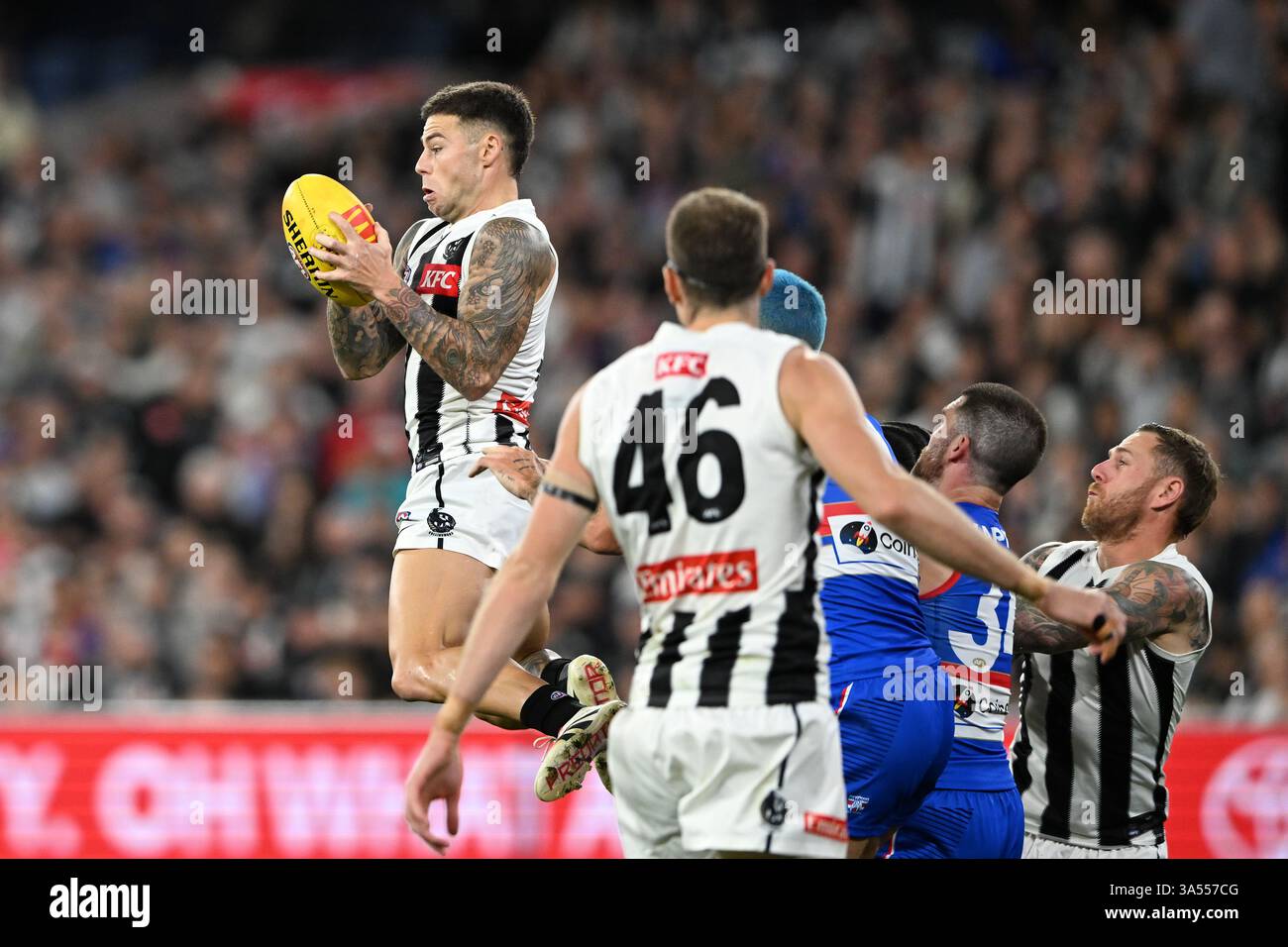 Jamie Elliott of Collingwood marks the footy during the AFL Round 2 ...