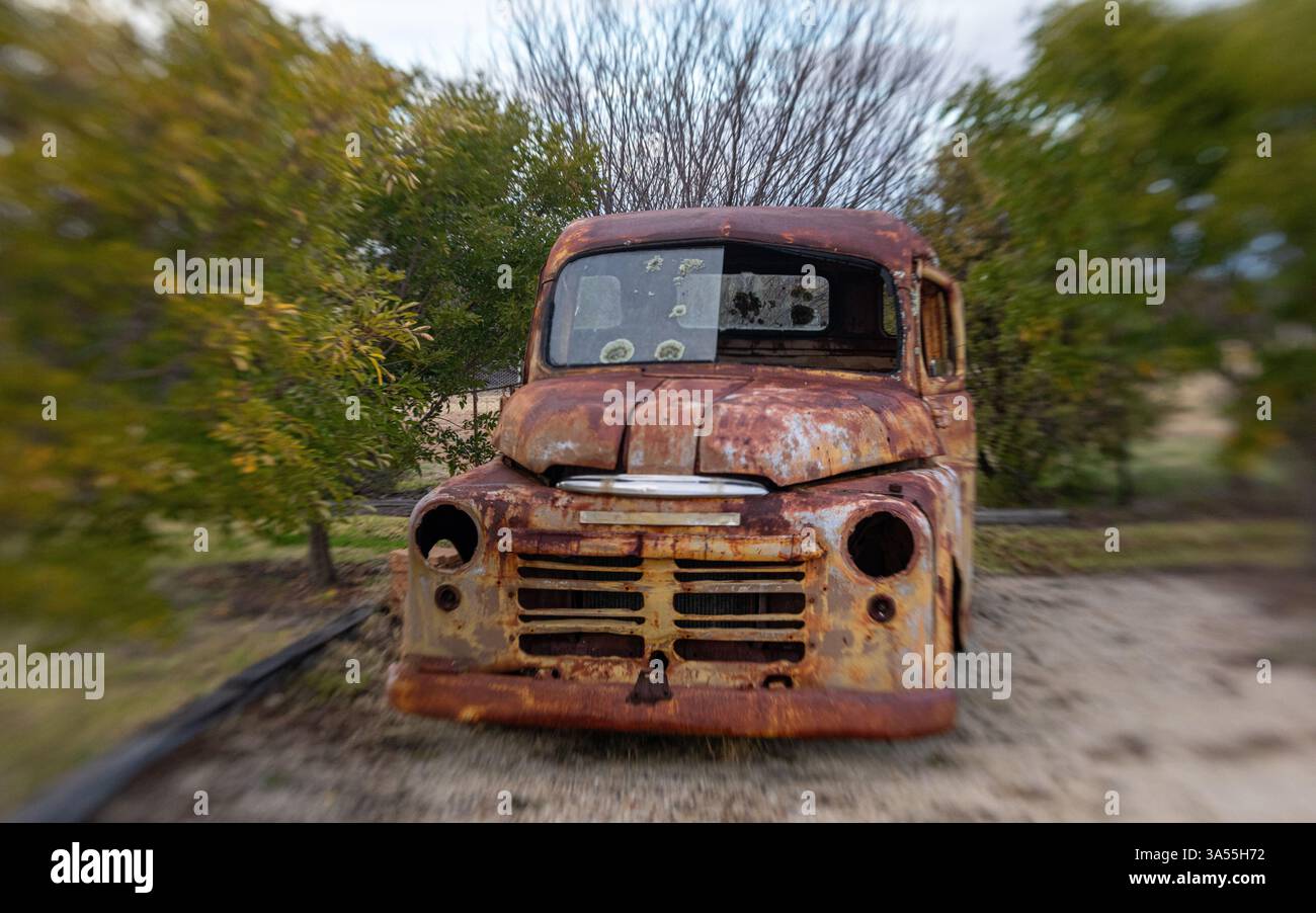 Rust old abandoned car Stock Photo - Alamy