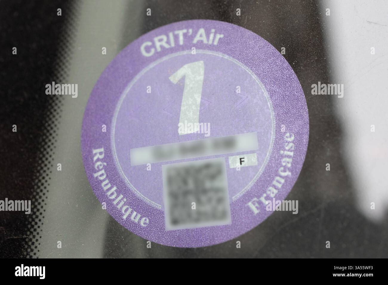 Crit sticker hi-res stock photography and images - Alamy