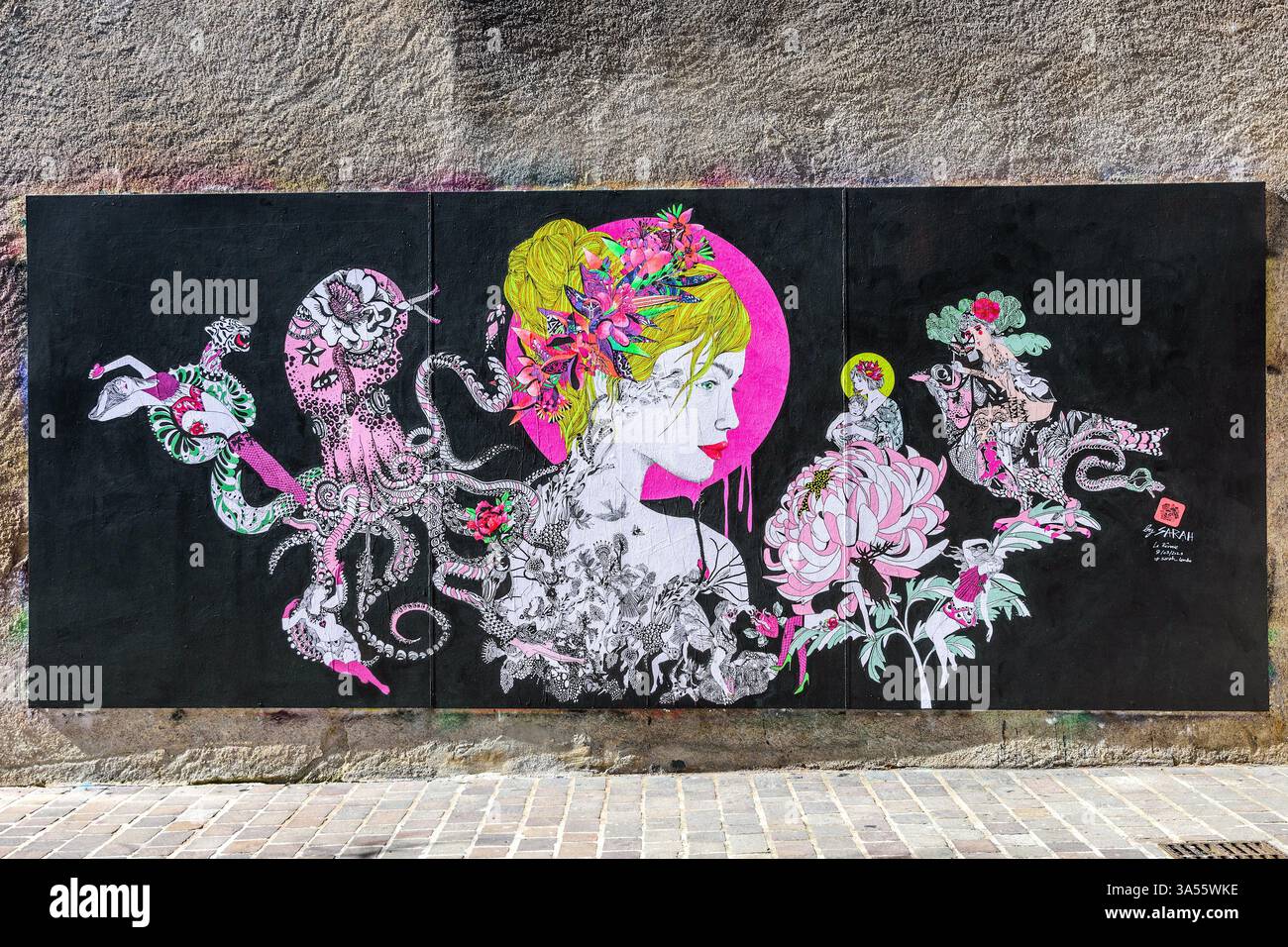 Abstract hand-painted mural artwork on Le Mur by Sarah Lembo - Tours, Indre-et-Loire (37), France. Stock Photo