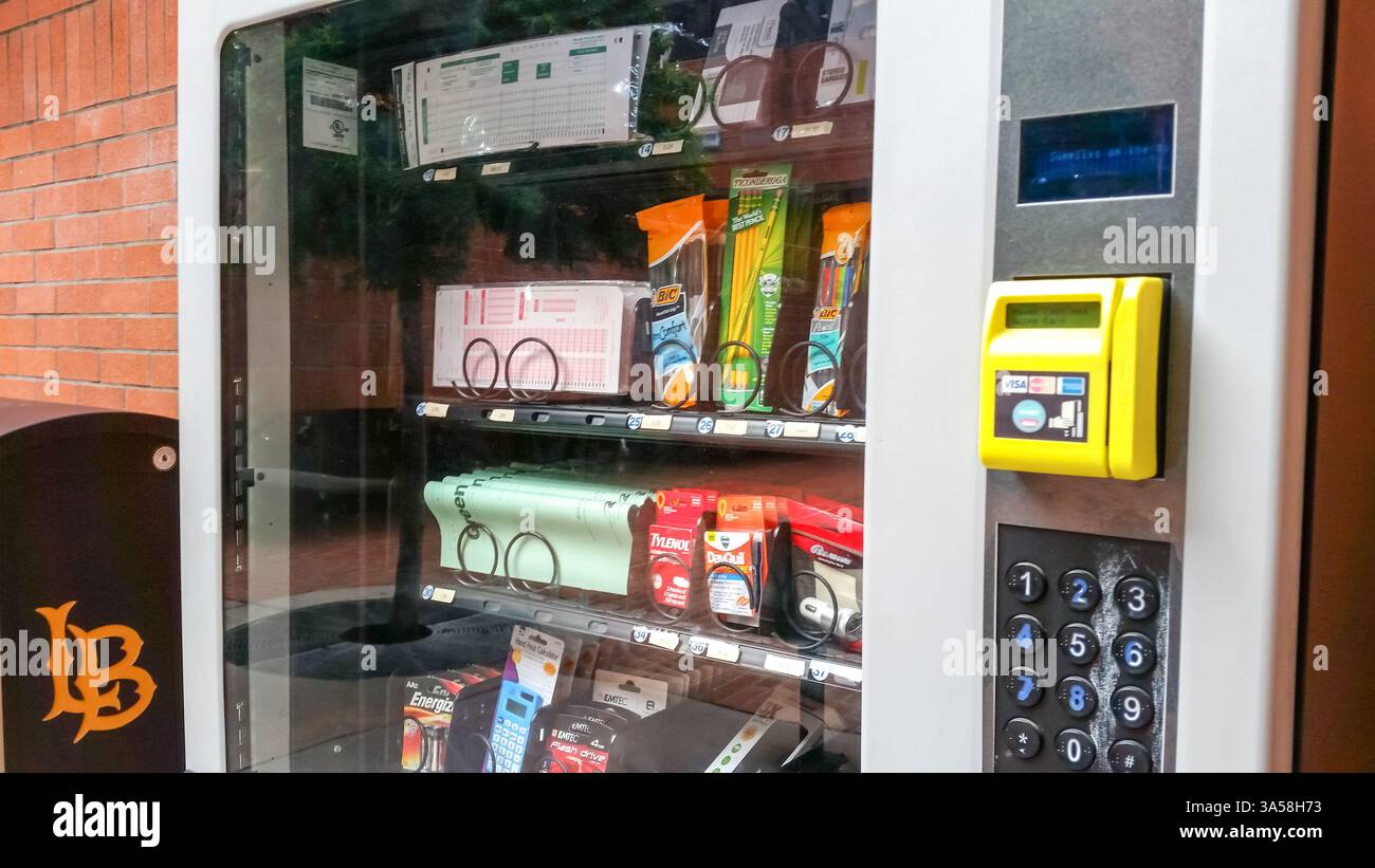 Credit card vending machine hi-res stock photography and images - Alamy