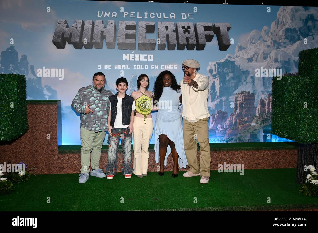 Mexico City Mexico 21st Mar 2025 L R Jack Black Sebastian Eugene Mexico City Mexico 21st Mar 2025 L R Jack Black Sebastian Eugene Hansen Emma Myers Danielle Brooks And Jason Momoa Attend The Photocall For The Minecraft Film At Mexico City St Regis Hotel On March 21 2025 In Mexico City Mexico Photo By Carlos Tischler Credit Eyepix Groupalamy Live News 3A58PFX 
