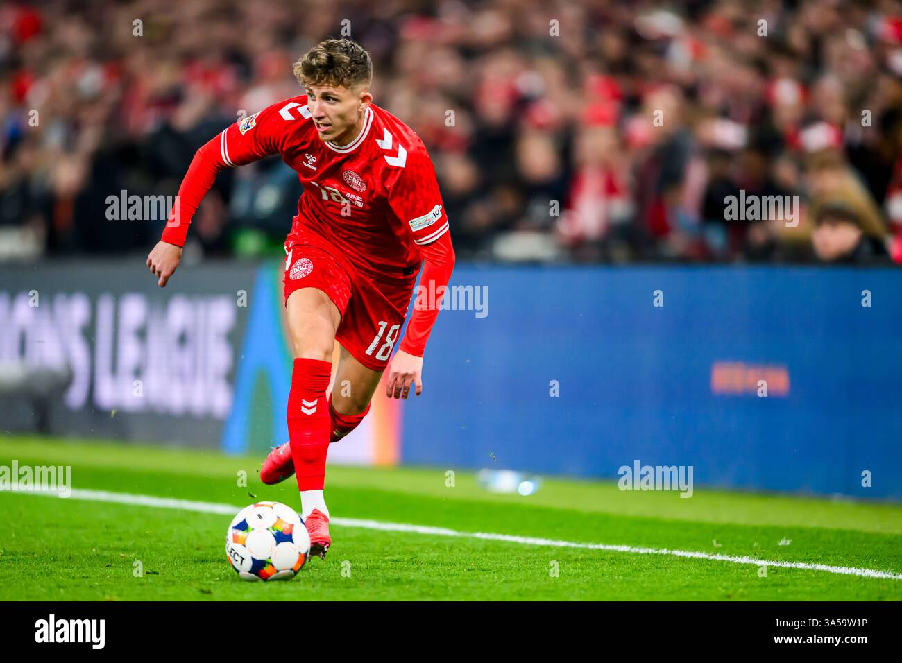 18 (DEN) - Jesper Lindstrøm /Jesper Lindstrom. Nations League: Danmark ...