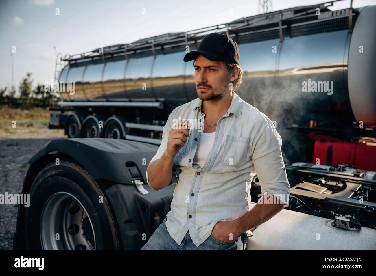 truck driver smoking cigarettes Portrait woman working cigarette hi-res stock photography and images UK Fleets: Smoking While Driving
