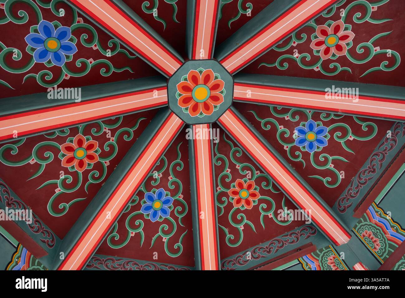Korean Traditional Dancheong Ceiling Pattern Stock Photo - Alamy