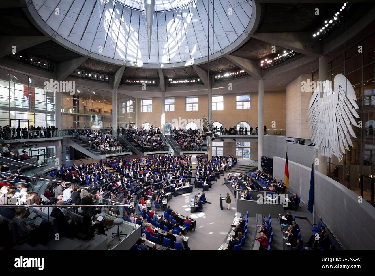 Parliament plenary germany eagle hi-res stock photography and images - Alamy