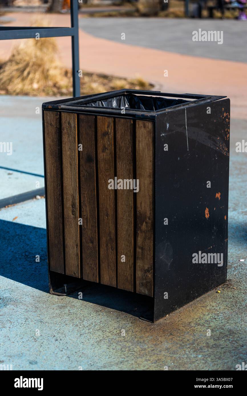 跋*ン様 NEIGHBORHOOD LOGO TRASH CAN 訳あり NEIGHBORHOOD - LOGO TRASH CAN | HBX - Globally Curated