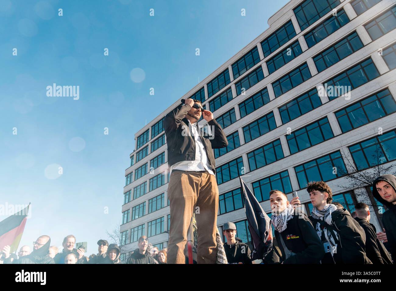 Große Nazi-Demonstration am Berliner Ostkreuz Der rechtsextreme ...