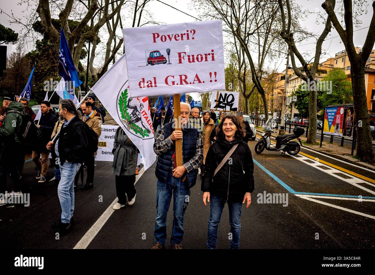 Demonstration against the new Green Belt ZTL ROME, ITALY - MARCH 7: Demonstration various associations and committees of the area of dissent to protest against the ZTL Limited Traffic Zone Green Belt wanted by the mayor of Rome Roberto Gualtieri that prohibits within this area for Diesel Euro 4 and Gasoline Euro 3 vehicles on March 7, 2025 in Rome, Italy. Among other demands presented by participants: no to rearmament and social control through cameras. restriction of freedom of movement. Rome Italy Copyright: xStefanoxMontesix Stock Photo