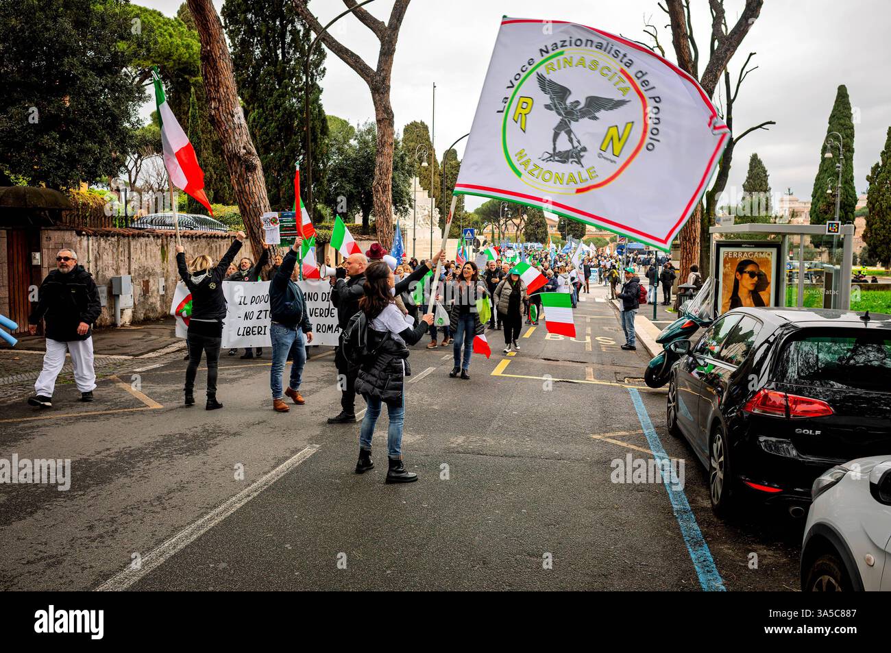 Demonstration against the new Green Belt ZTL ROME, ITALY - MARCH 7: Demonstration various associations and committees of the area of dissent to protest against the ZTL Limited Traffic Zone Green Belt wanted by the mayor of Rome Roberto Gualtieri that prohibits within this area for Diesel Euro 4 and Gasoline Euro 3 vehicles on March 7, 2025 in Rome, Italy. Among other demands presented by participants: no to rearmament and social control through cameras. restriction of freedom of movement. Rome Italy Copyright: xStefanoxMontesix Stock Photo