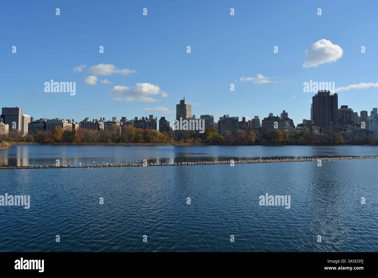 Jacqueline Kennedy Onassis Reservoir at Central Park Manhattan New York ...
