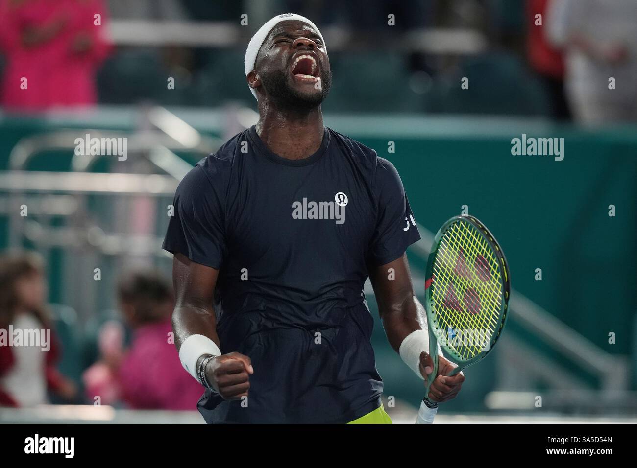 Frances Tiafoe reagiert emotional nach seinem Sieg gegen Alejandro Davidovich Fokina beim Miami Open Tennis Turnier im März 2025 in Miami Gardens, Florida