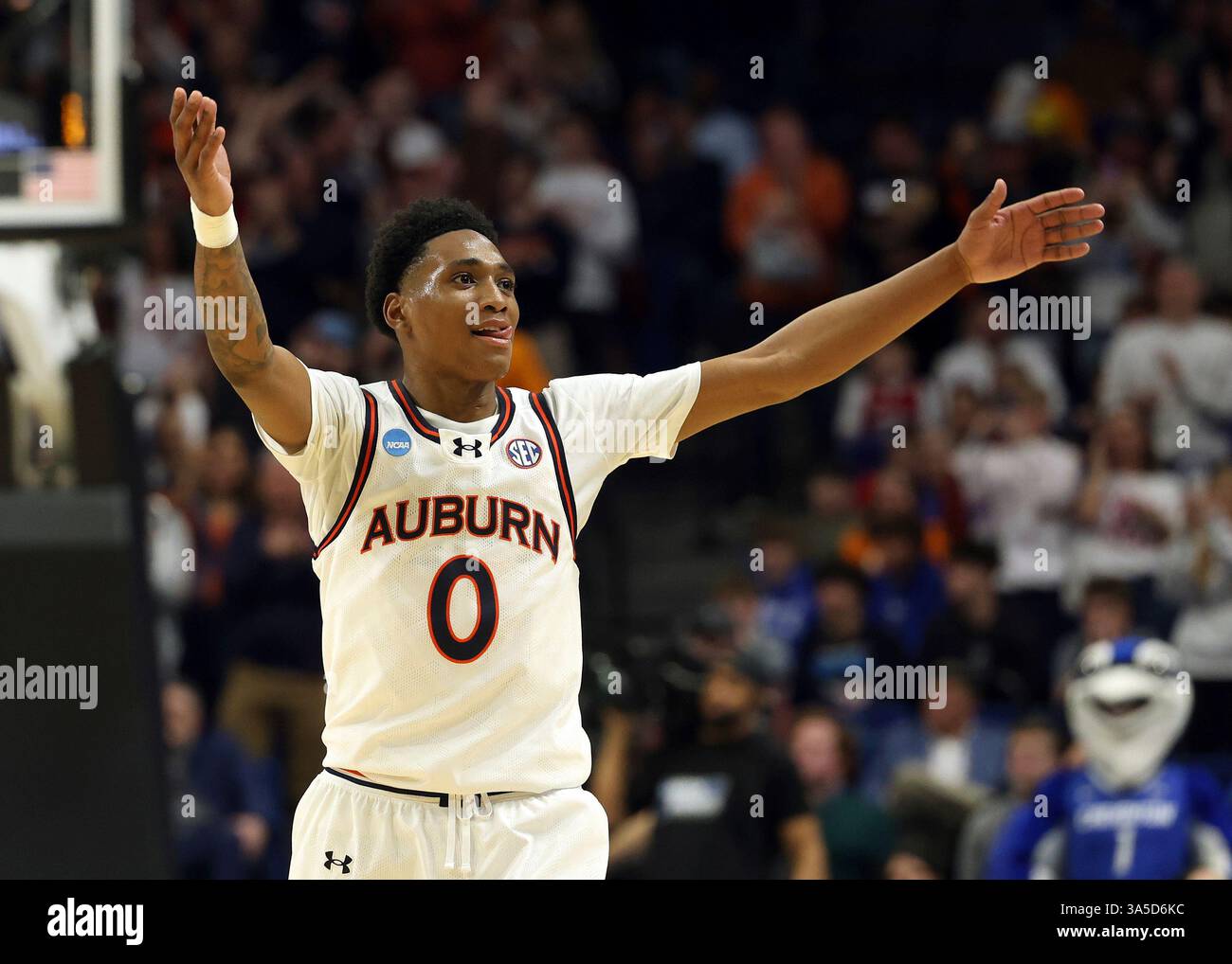 auburn-s-tahaad-pettiford-0-celebrates-in-the-second-half-in-the