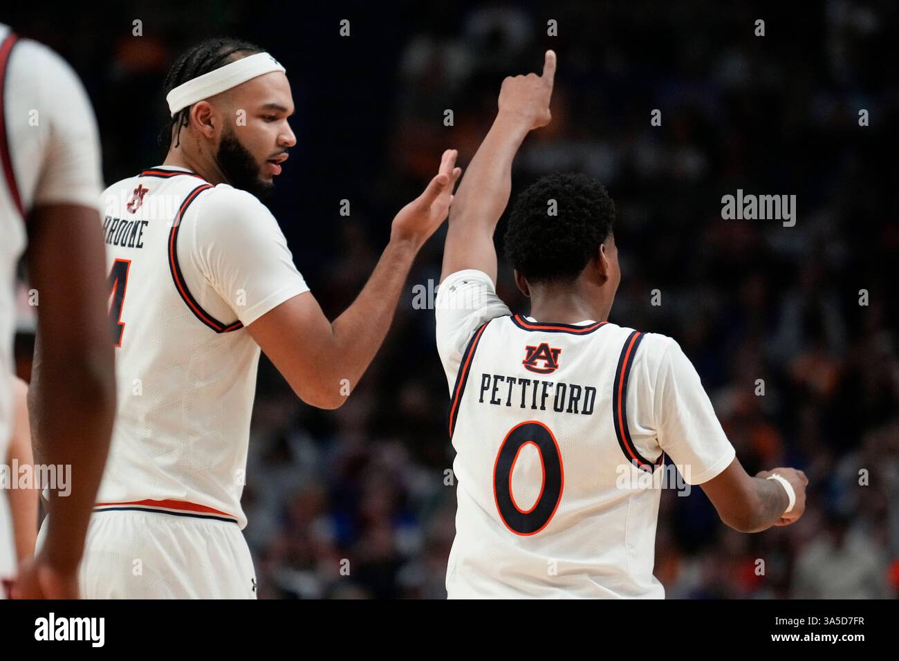 auburn-guard-tahaad-pettiford-0-celebrates-a-win-during-the-second