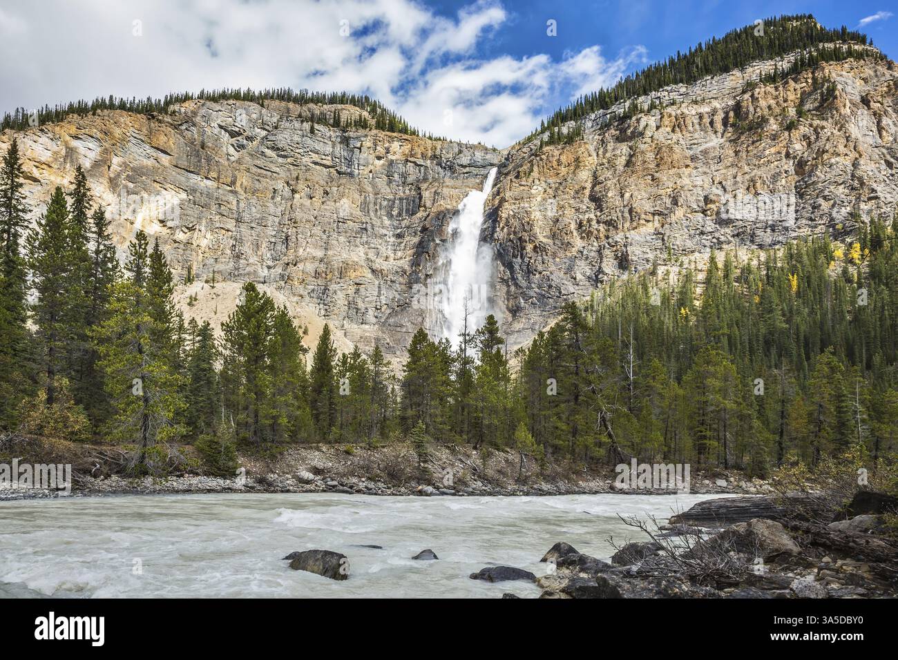 Sunny autumn day in Yoho National Park in the Rocky Mountains of Canada ...